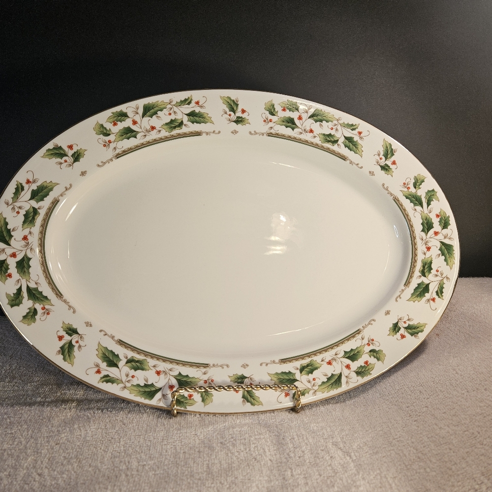 Holly Holiday Red Berries Green Leaves Gold Trim Oval Serving Platter 14.5”